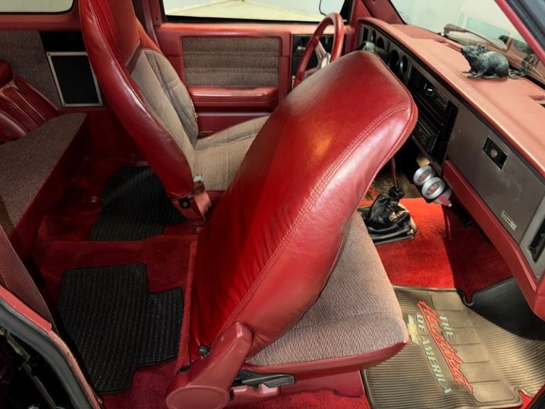 Gmc-Jimmy-1984-Black-Red-16