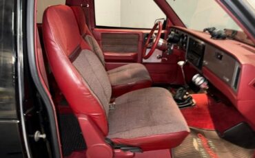 Gmc-Jimmy-1984-Black-Red-19