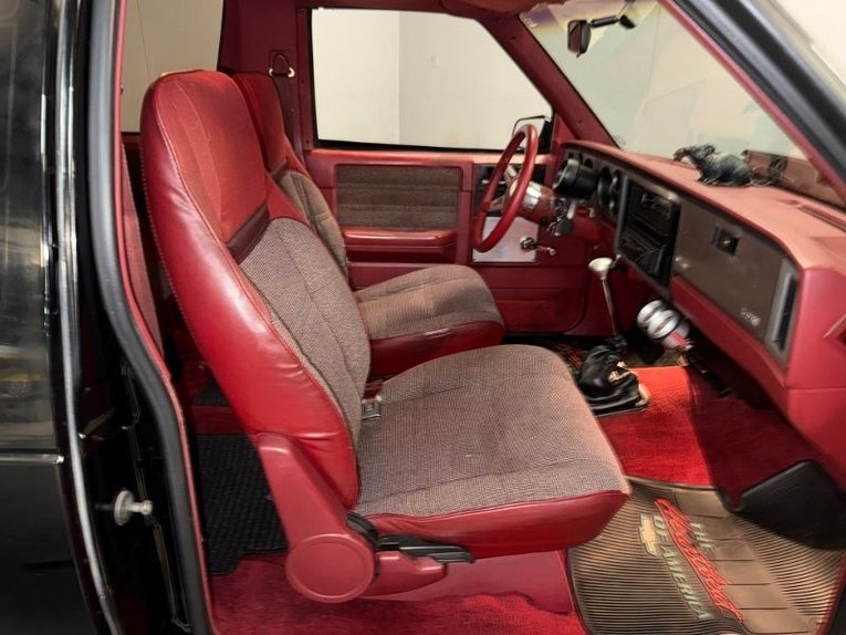 Gmc-Jimmy-1984-Black-Red-19