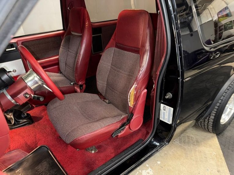 Gmc-Jimmy-1984-Black-Red-20