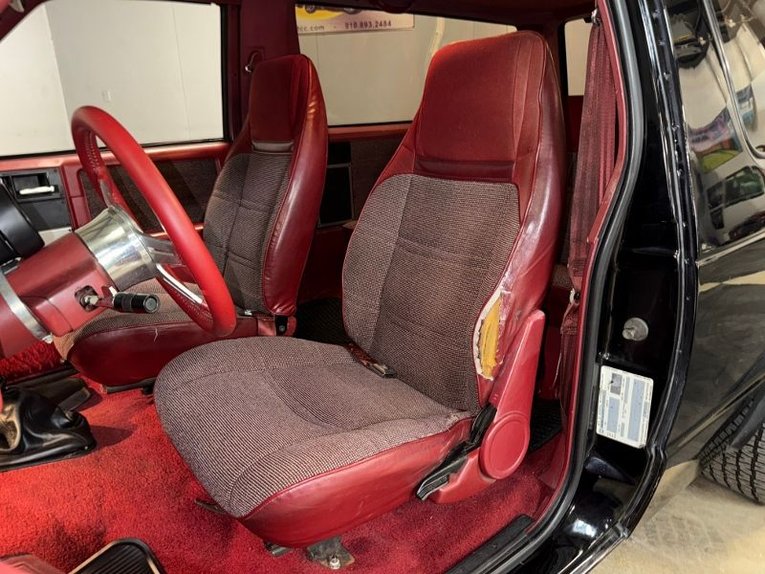 Gmc-Jimmy-1984-Black-Red-21