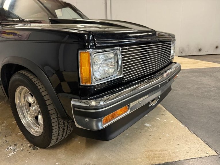 Gmc-Jimmy-1984-Black-Red-27
