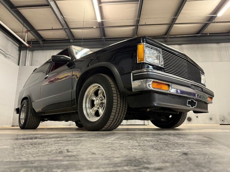 Gmc-Jimmy-1984-Black-Red-28