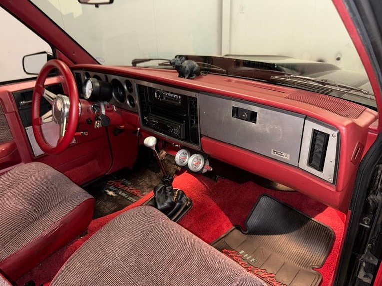 Gmc-Jimmy-1984-Black-Red-37