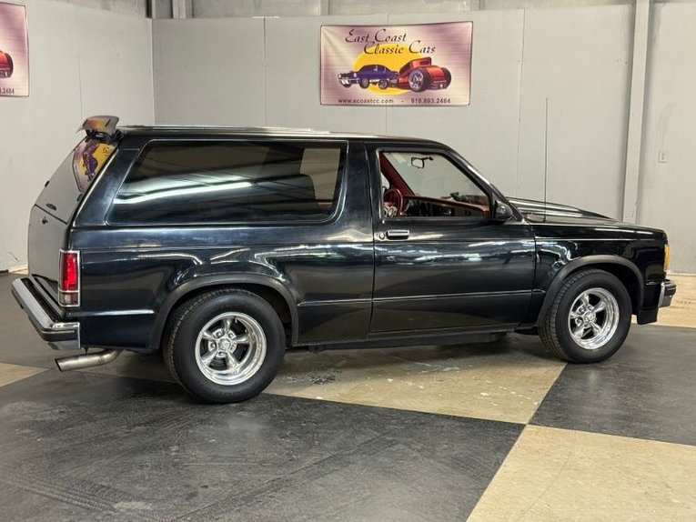 Gmc-Jimmy-1984-Black-Red-4