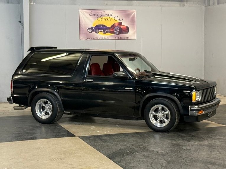 Gmc-Jimmy-1984-Black-Red-6