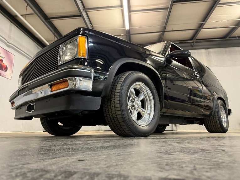 Gmc-Jimmy-1984-Black-Red-8
