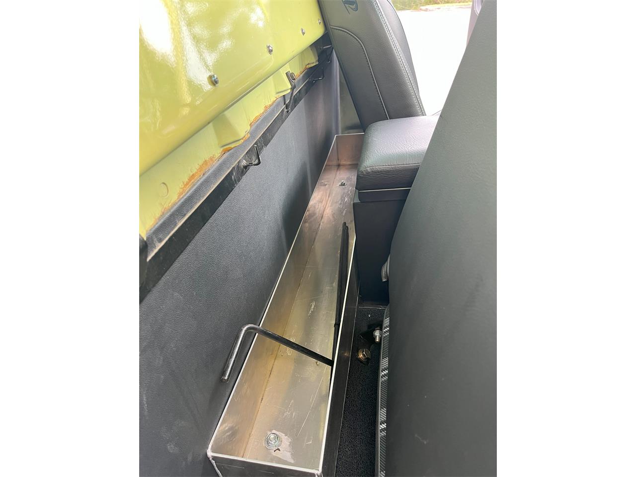 Gmc-K1500-1972-YellowWhite-Black-with-Plaid-25
