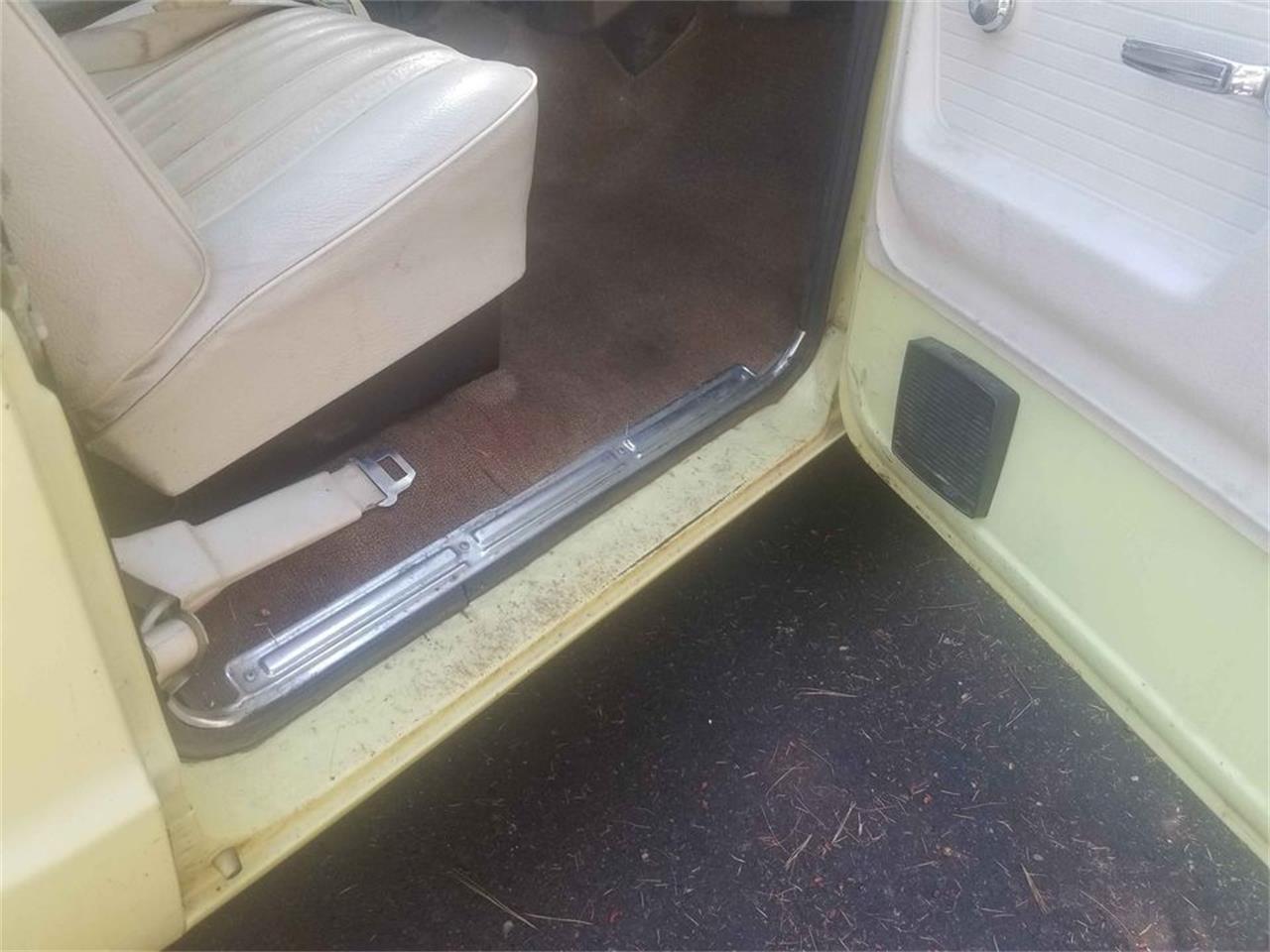 Gmc-K1500-1972-YellowWhite-Black-with-Plaid-29