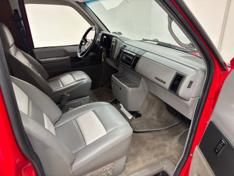 Gmc-Safari-1995-Red-Gray-40
