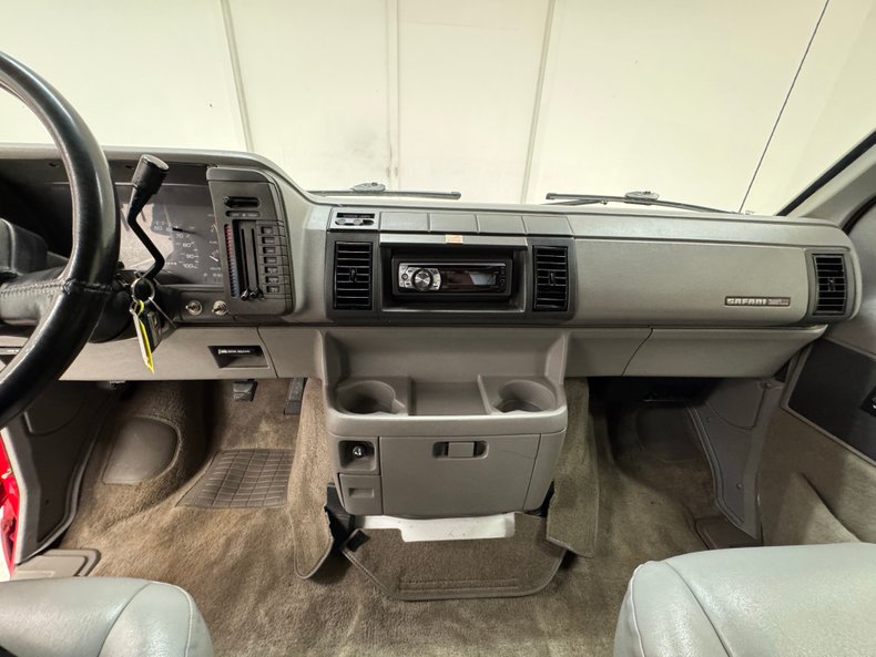 Gmc-Safari-1995-Red-Gray-44