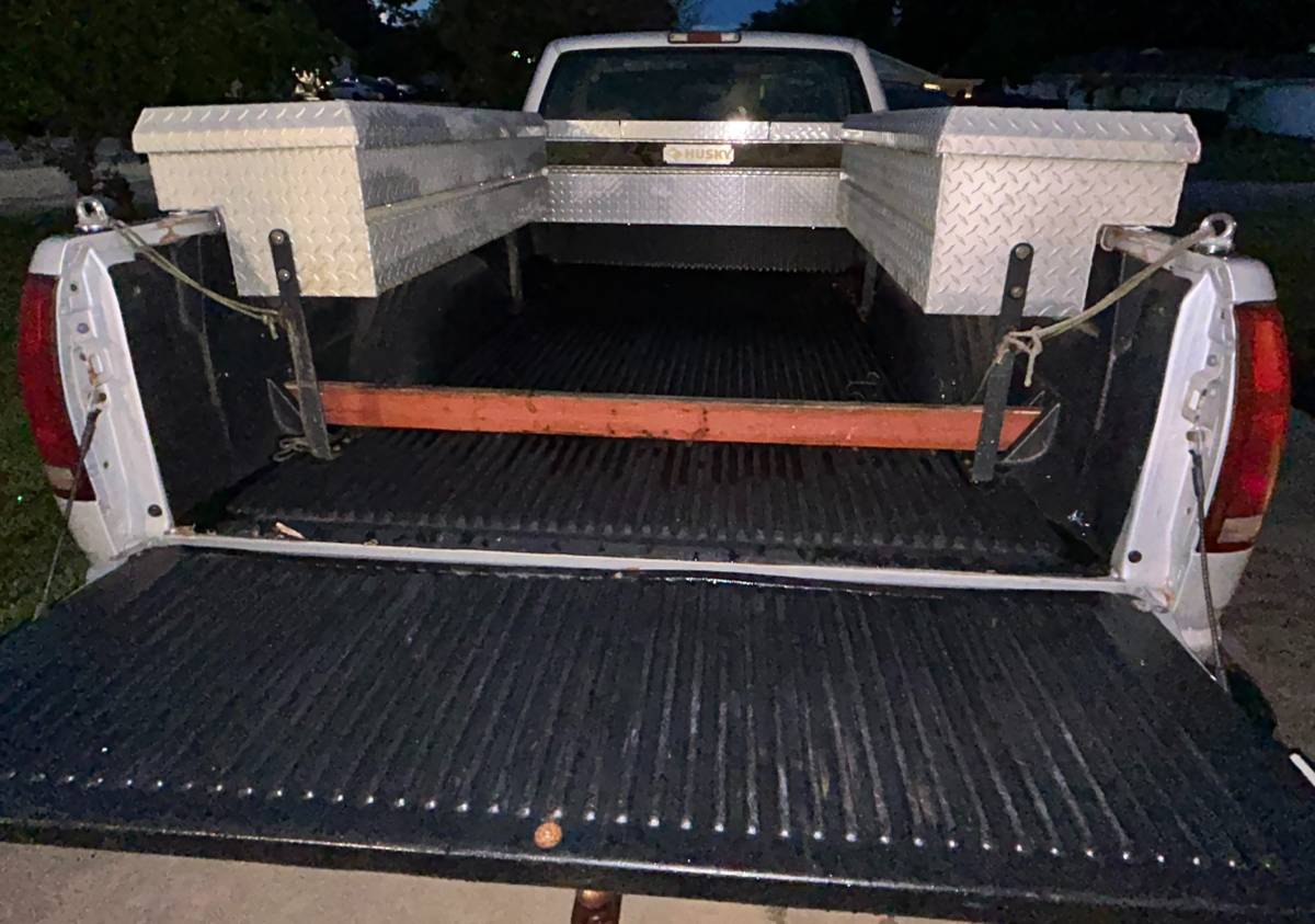 Gmc-Sierra-12-ton-nominal-1994-grey-1