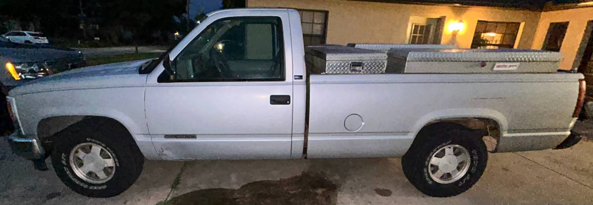 Gmc-Sierra-12-ton-nominal-1994-grey-2