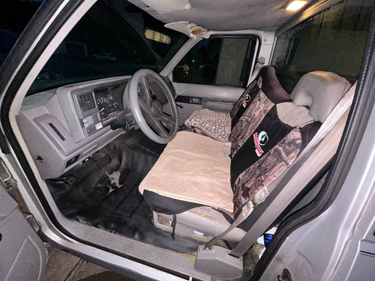 Gmc-Sierra-12-ton-nominal-1994-grey-7