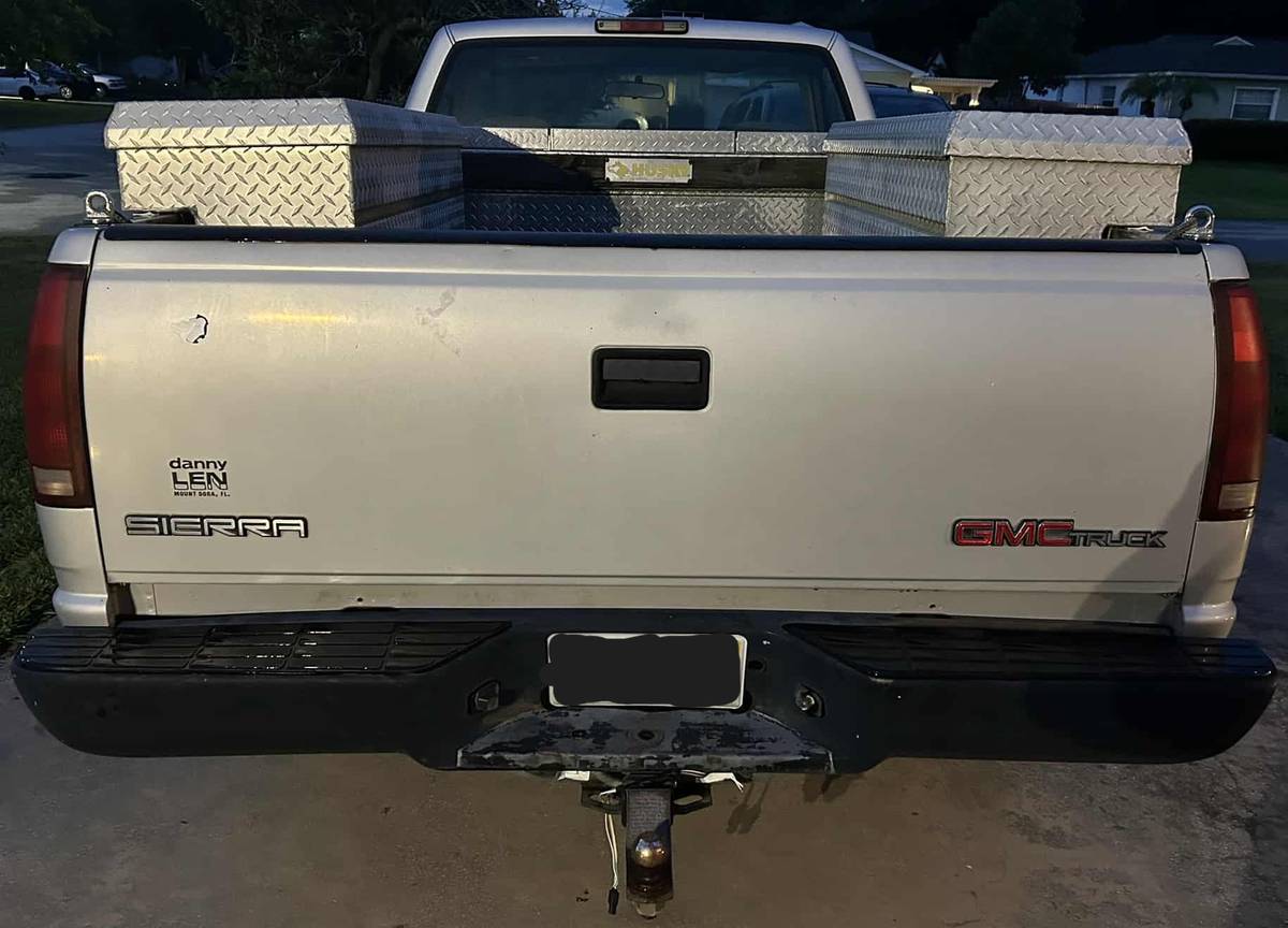 Gmc-Sierra-12-ton-nominal-1994-grey