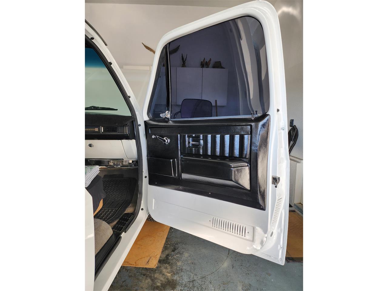 Gmc-Sierra-1500-1981-White-Black-16