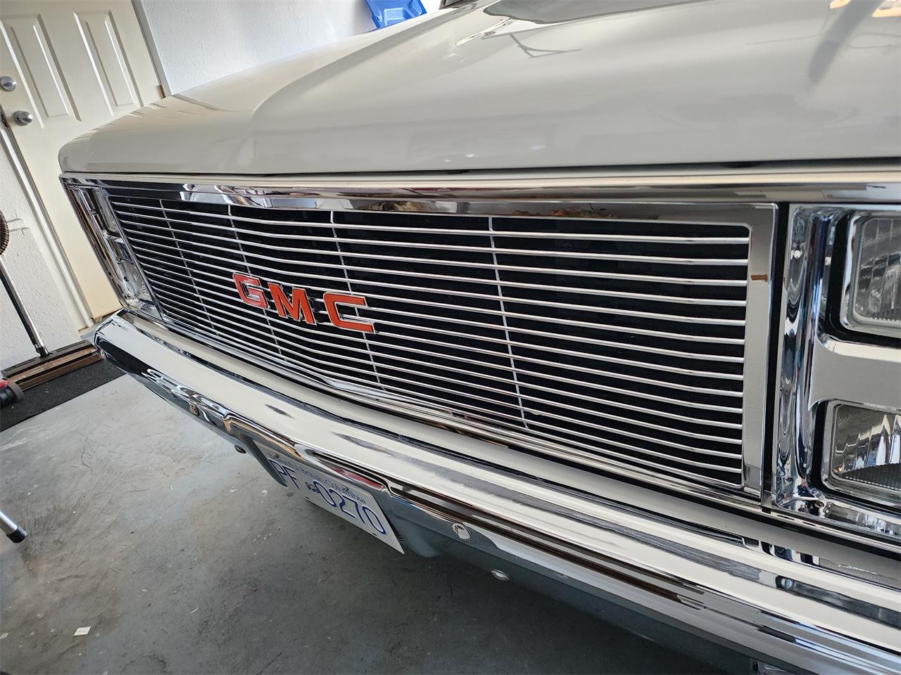 Gmc-Sierra-1500-1981-White-Black-2