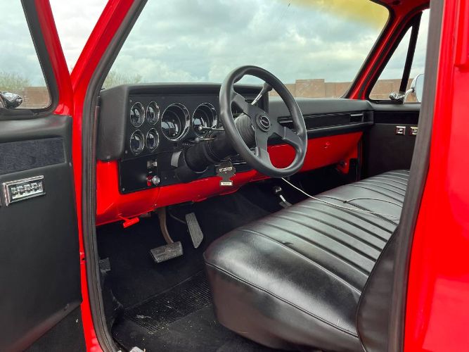 Gmc-Sierra-1982-Red-10