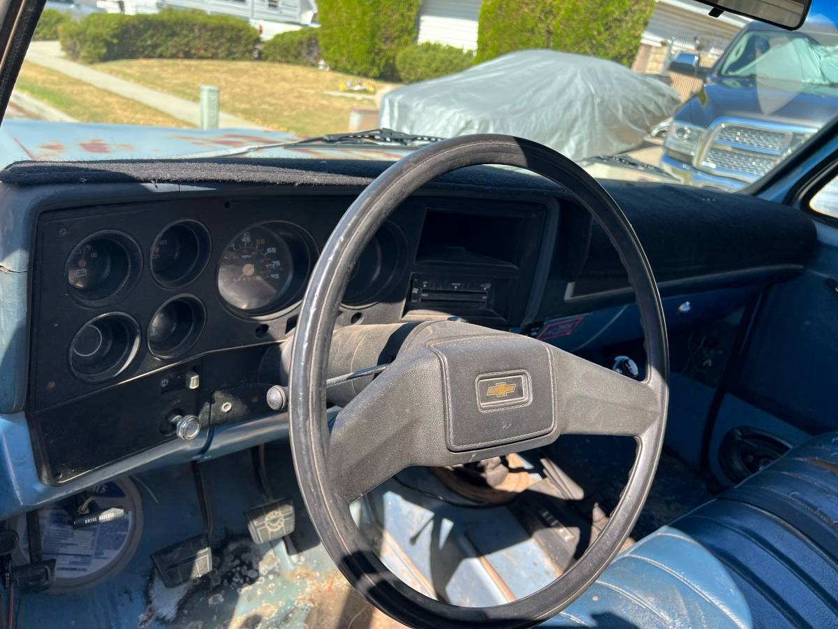 Gmc-Sierra-1982-blue-12