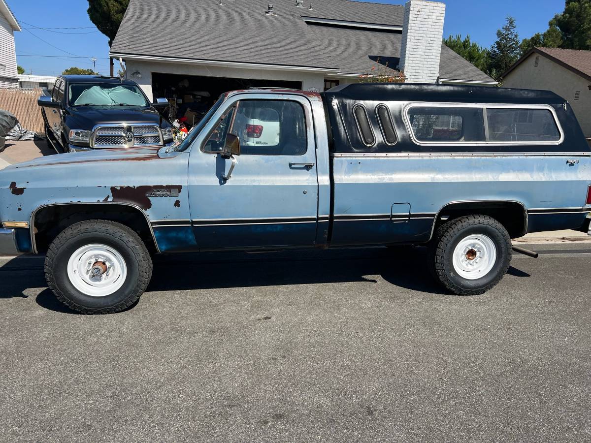 Gmc-Sierra-1982-blue-5