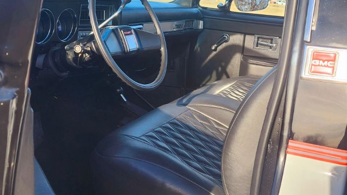 Gmc-Sierra-1984-BlackWhite-11