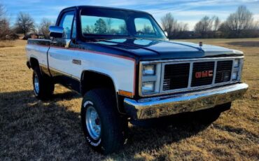 Gmc-Sierra-1984-BlackWhite-2