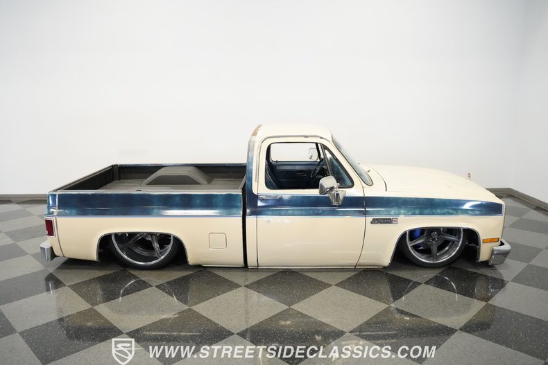 Gmc-Sierra-1985-Doeskin-Tan-Galleon-Blue-26