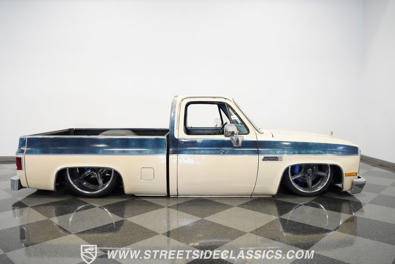 Gmc-Sierra-1985-Doeskin-Tan-Galleon-Blue-27
