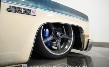 Gmc-Sierra-1985-Doeskin-Tan-Galleon-Blue-30