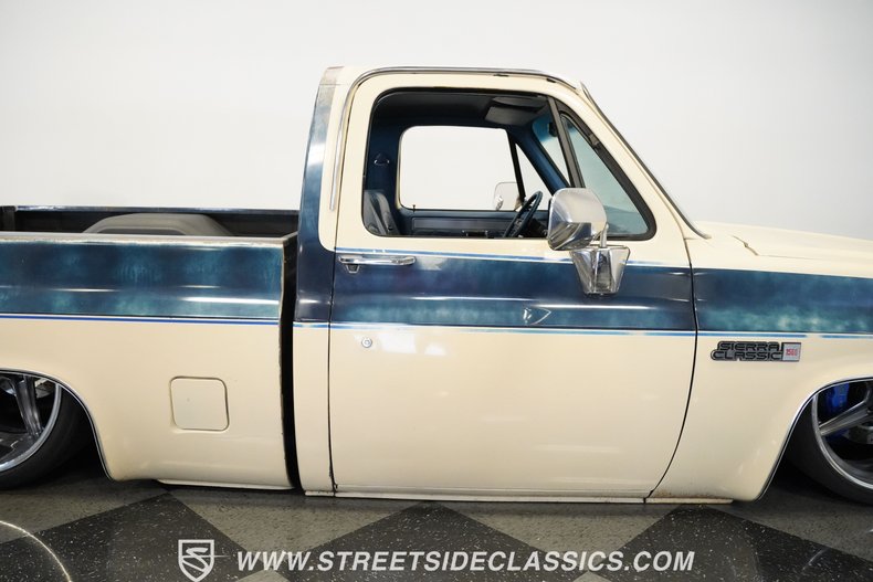 Gmc-Sierra-1985-Doeskin-Tan-Galleon-Blue-32