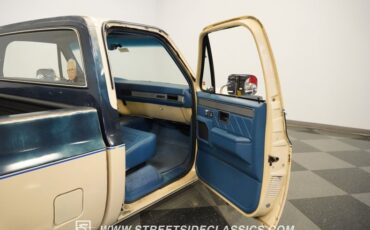 Gmc-Sierra-1985-Doeskin-Tan-Galleon-Blue-35