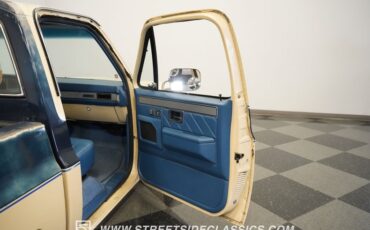 Gmc-Sierra-1985-Doeskin-Tan-Galleon-Blue-36