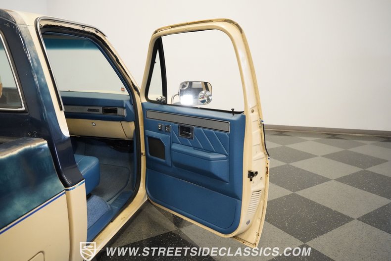 Gmc-Sierra-1985-Doeskin-Tan-Galleon-Blue-36