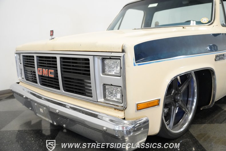 Gmc-Sierra-1985-Doeskin-Tan-Galleon-Blue-39