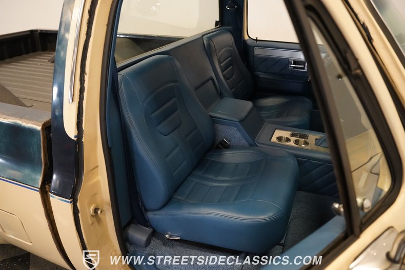 Gmc-Sierra-1985-Doeskin-Tan-Galleon-Blue-42