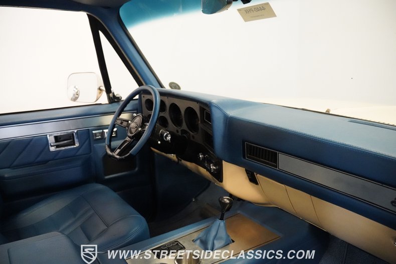 Gmc-Sierra-1985-Doeskin-Tan-Galleon-Blue-45