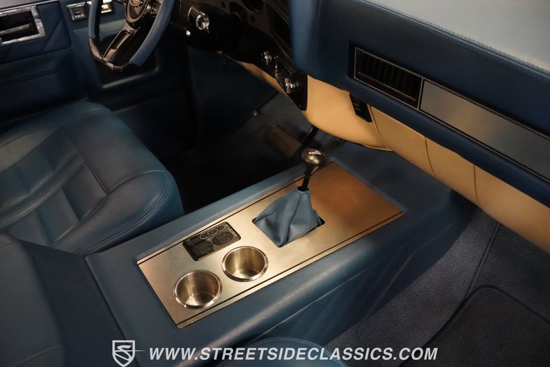 Gmc-Sierra-1985-Doeskin-Tan-Galleon-Blue-46
