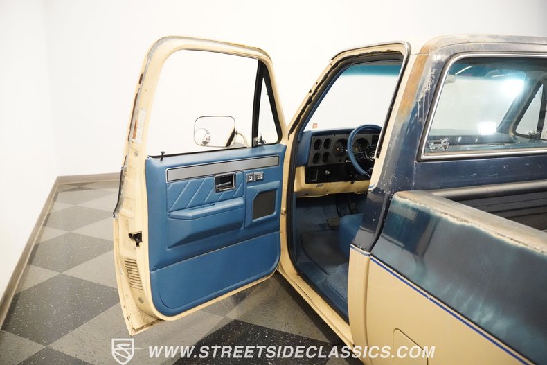 Gmc-Sierra-1985-Doeskin-Tan-Galleon-Blue-48