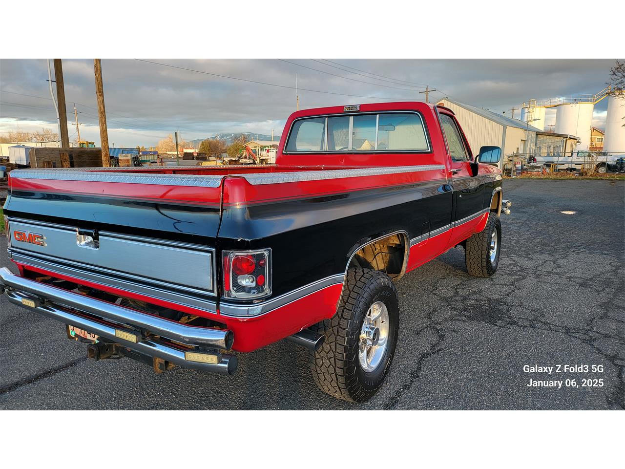 Gmc-Sierra-1986-Red-Black-amp-Red-16