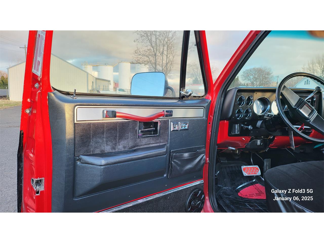 Gmc-Sierra-1986-Red-Black-amp-Red-21