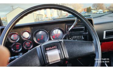 Gmc-Sierra-1986-Red-Black-amp-Red-25