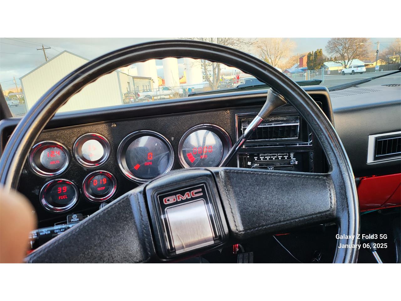 Gmc-Sierra-1986-Red-Black-amp-Red-25