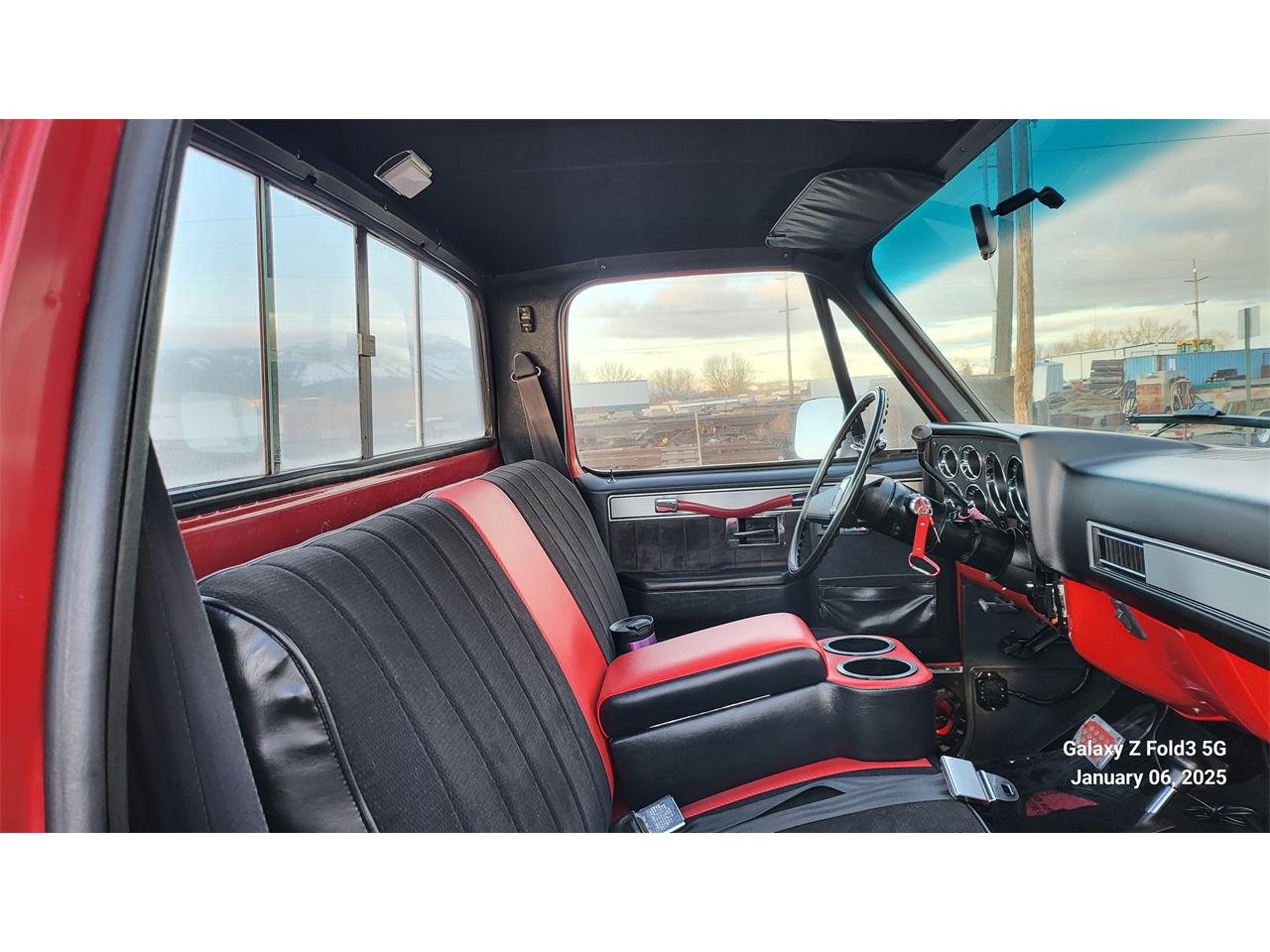 Gmc-Sierra-1986-Red-Black-amp-Red-28
