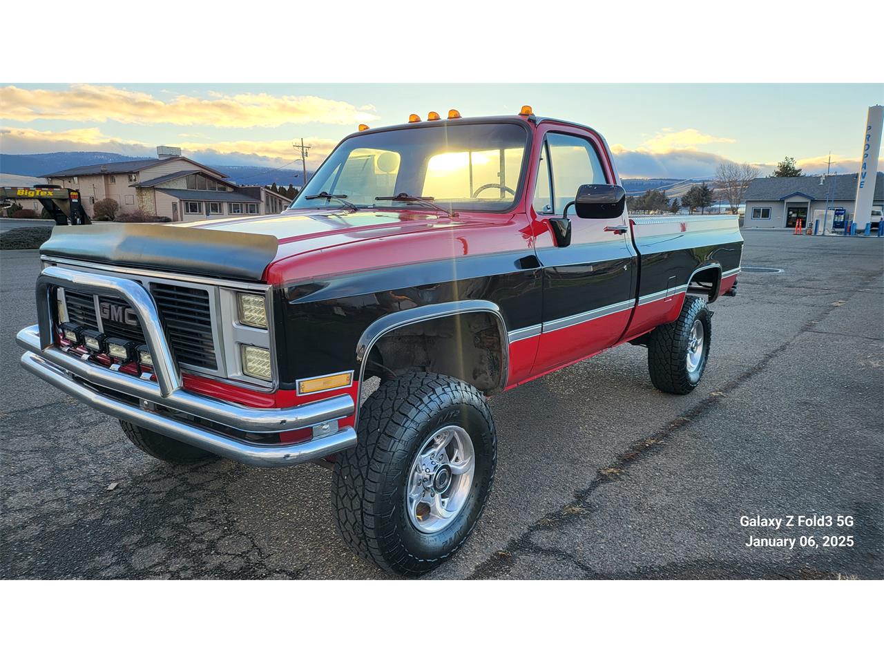 Gmc-Sierra-1986-Red-Black-amp-Red-29