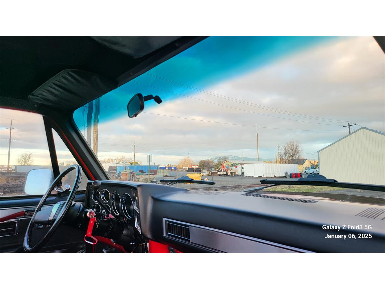 Gmc-Sierra-1986-Red-Black-amp-Red-32