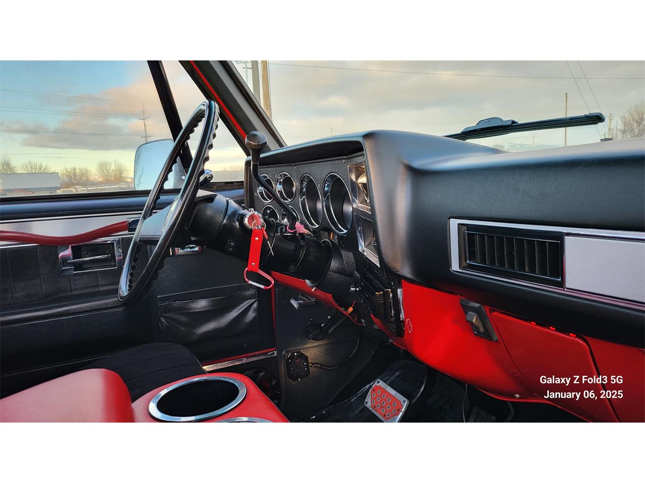Gmc-Sierra-1986-Red-Black-amp-Red-33