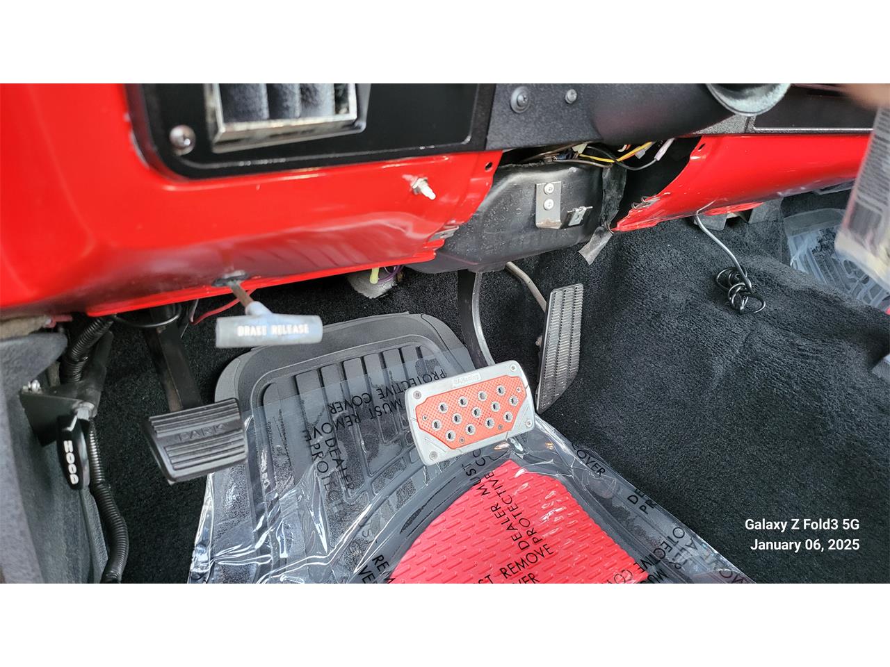 Gmc-Sierra-1986-Red-Black-amp-Red-35