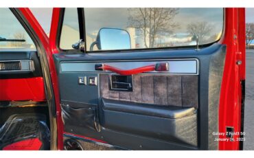 Gmc-Sierra-1986-Red-Black-amp-Red-39