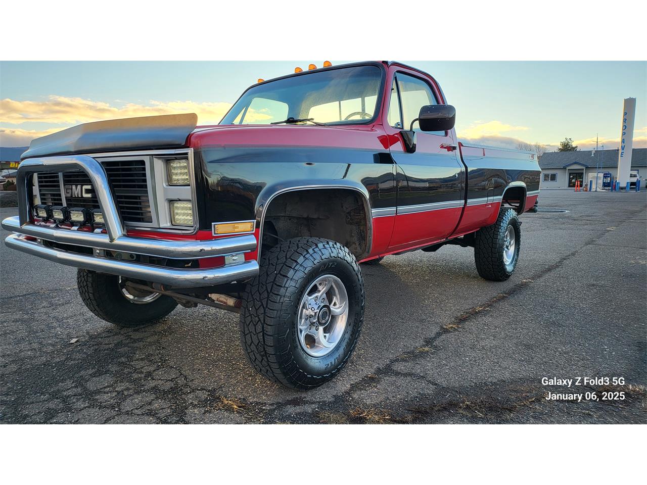 Gmc-Sierra-1986-Red-Black-amp-Red-5