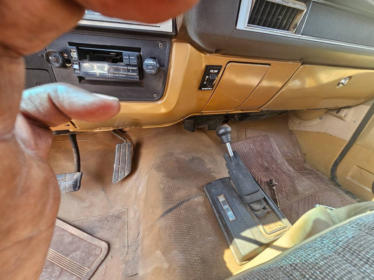 Gmc-Sierra-2500-1986-9